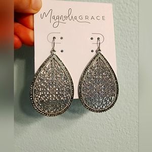 Magnolia grace earrings silver/green